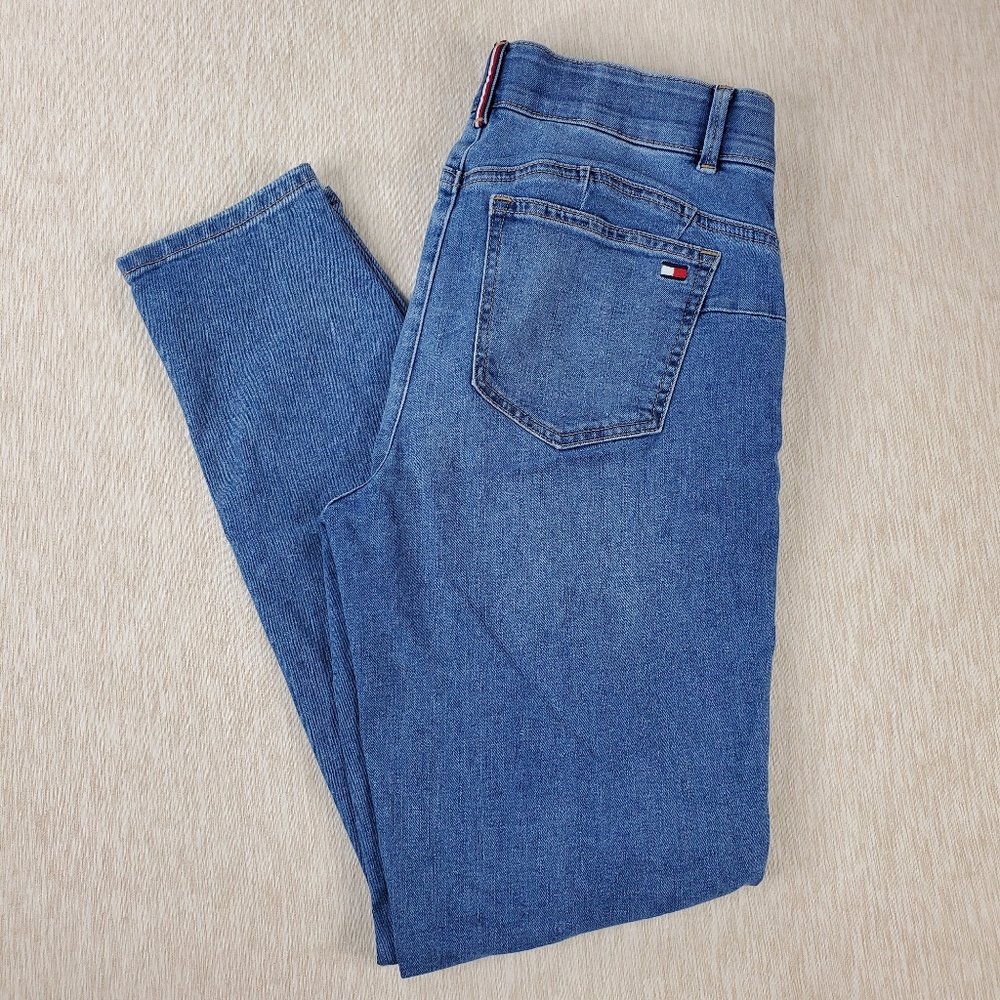 Tommy Hilfiger Straight Leg Women's size 8 Dark Wash Blue Denim Jeans